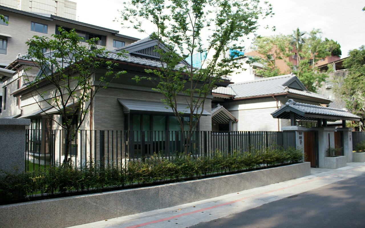 日本屋瓦外牆
